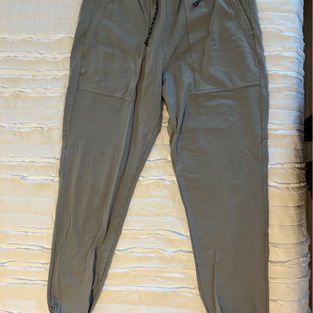 Rhône Joggers Size Medium